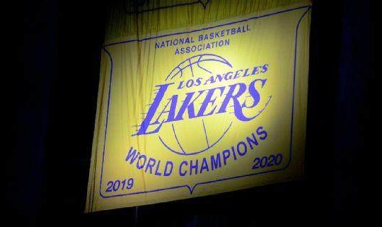 开云体育APP-沐浴冠军旗帜荣光 湖人延续争6悬念静待詹眉归来